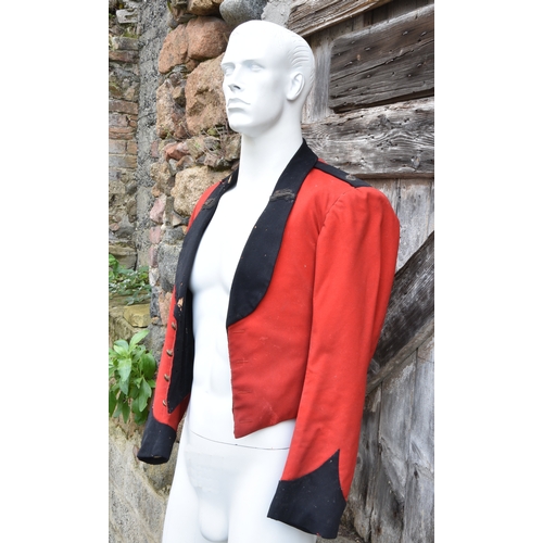 1831 - A 2nd Royal Guernsey Light Infantry scarlet Mess jacket / tunic, black long collar, with leopards pa... 