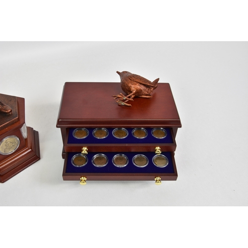 1911 - Danbury Mint "The Defender" painted resin sculpture on wooden plinth, with five period coi... 