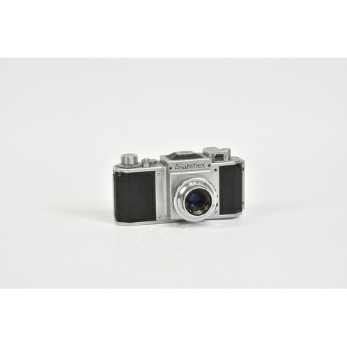 2097 - An Asahi Opt. Co. Asahiflex IIb 35mm SLR Camera, No. 60106, with Asahi-Kogaku Takumar 1:35 F=50mm Le... 