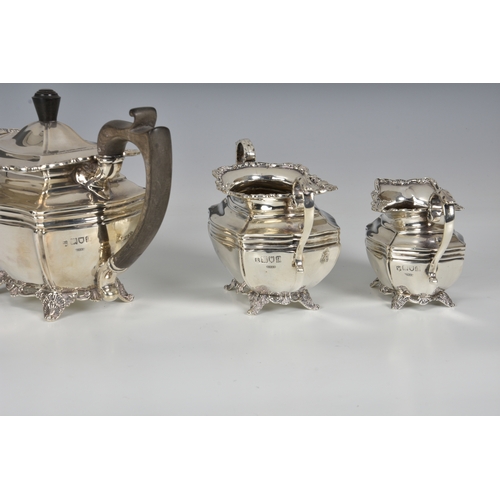 426 - An Edwardian silver three piece bachelor's tea service, Josiah Williams & Co., London 1911, retailer... 