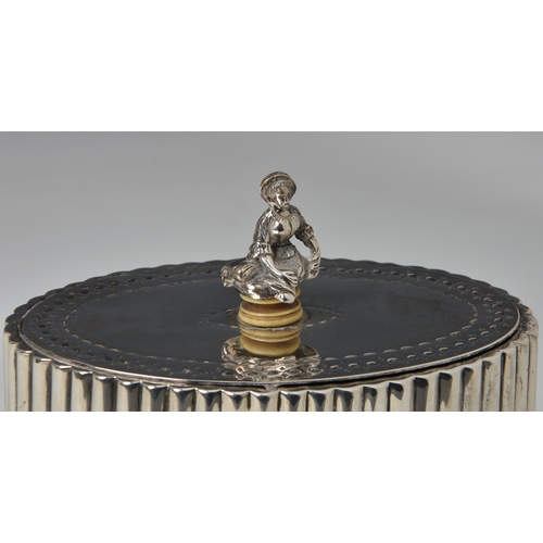 442 - A George III silver tea caddy, Robert Hennell I, London 1784, of reeded, oval form, the hinged lid w... 