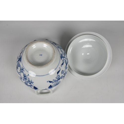 85 - A Meissen blue and white Onion pattern soup tureen, cover and stand, probably early 20th century, bl... 