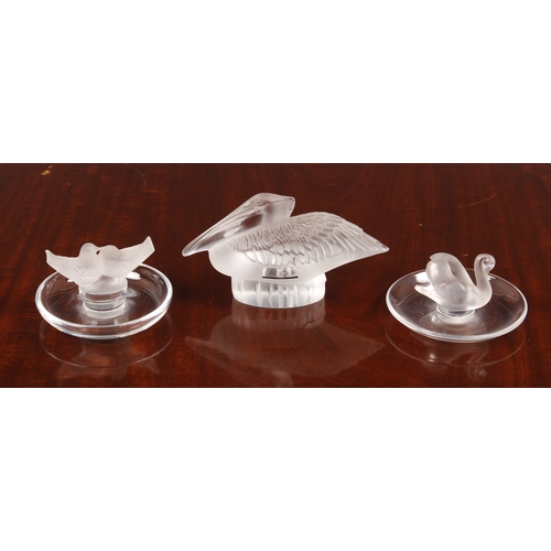 161 - Two Lalique glass pin dishes, one featuring a frosted swan, the other two frosted love birds togethe... 