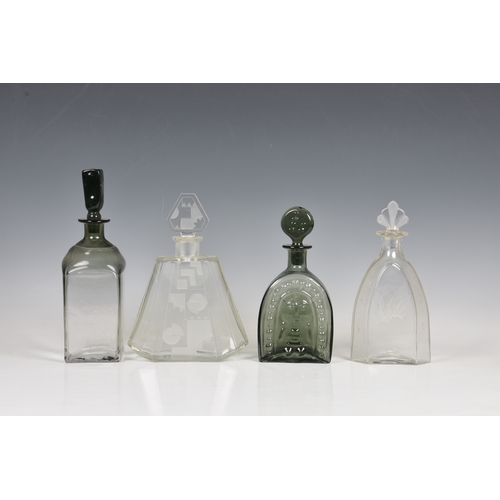 164 - A large Art Deco style perfume bottle, of faceted triangular form with frosted glass stylised decora... 