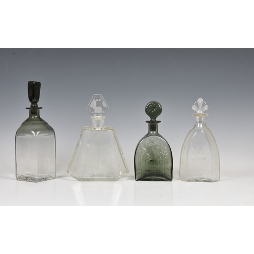 164 - A large Art Deco style perfume bottle, of faceted triangular form with frosted glass stylised decora... 