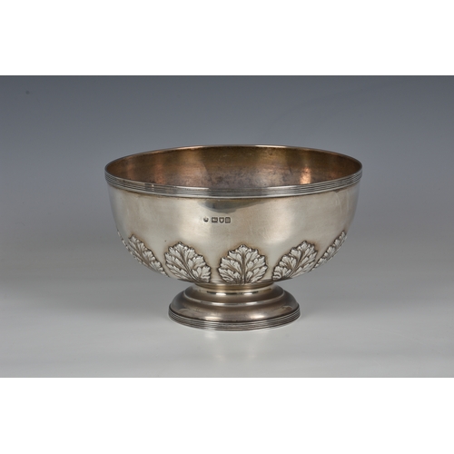 435 - Jersey Dog Club interest - a silver footed prize bowl, Edward Barnard & Sons Ltd., London 1907, circ... 