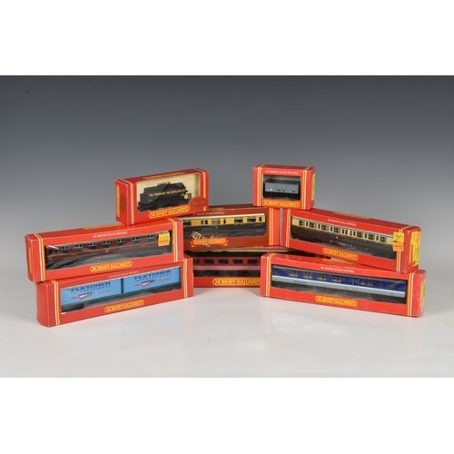 112 - Hornby Railways - A collection of 00 gauge Locomotives / Coaches / Rolling Stock to include Locomoti... 