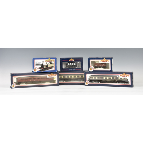 169 - Bachmann Railways - A collection of OO gauge Locomotives / Tank engines / Coaches / Rolling Stock Lo... 