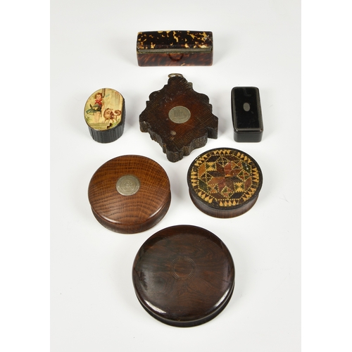 945 - A collection of 19th century snuff / trinket boxesto include a circular tunbridge ware box with pull... 