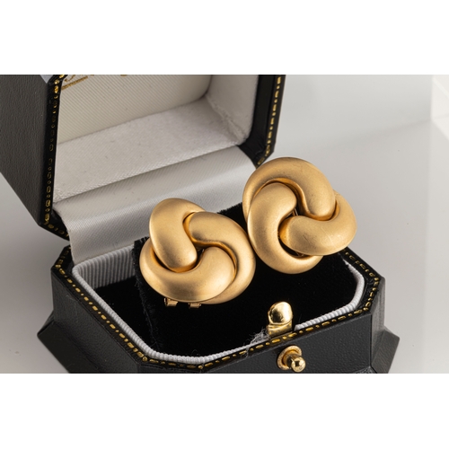 105 - Kiki McDonough - a pair of 18ct yellow brushed gold knot earrings approx 21mm diam, post and hinged ... 