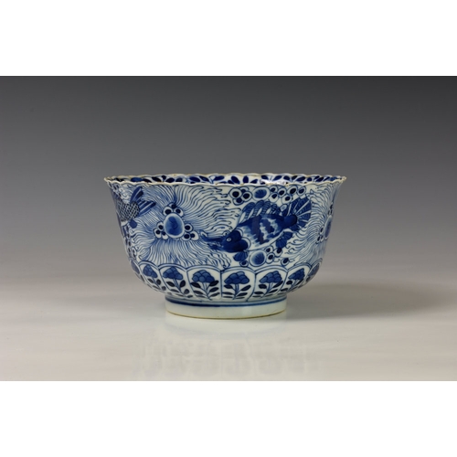 1177 - A Chinese blue and white porcelain bowl with four character Kangxi mark with double concentric circl... 