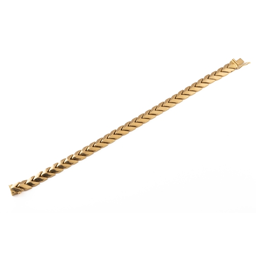 179 - An 18ct yellow gold bracelet having articulated chevron links, approx 20cm long, total gross weight ... 