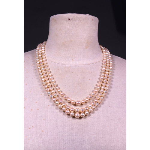 323 - A 3 row cultured pearl necklace with amethyst and pearl clasp in 9ct. gold.