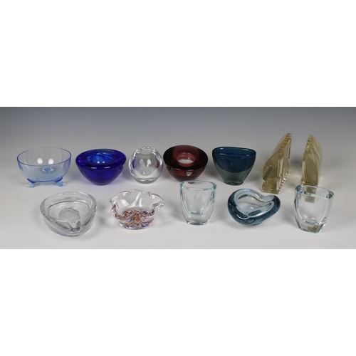 419 - A large collection of art glass Scandinavian, British, etc, to include various vases by Orrefors, Wh... 