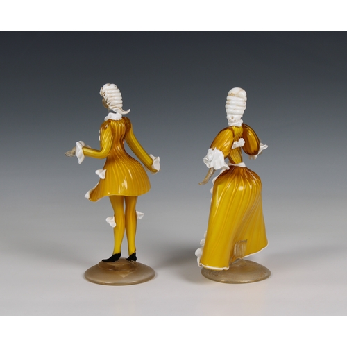 422 - A pair of mid 20th century Murano glass figures of an elegant man and woman, yellow and white glass,... 