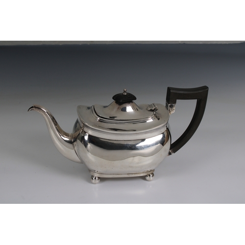 488 - An early 20th century silver teapot Barker Brothers, Chester, 1921, having a plain bombe form body, ... 