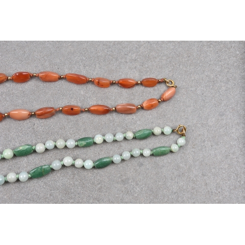 56 - A vintage agate bead necklace mid-century, with 9ct gold spring ring clasp and bead spacers, 32½in. ... 