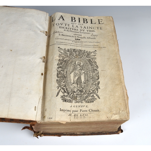 585 - A 17th century leather bound Bible 'La Bible que est Toute la Saincte Escritvre du Vieil & du Nouvea... 