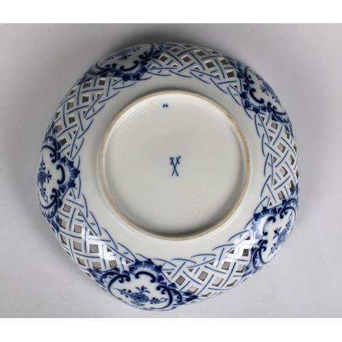 113 - A Meissen blue and white onion pattern part dessert service with reticulated borders comprising a ta... 