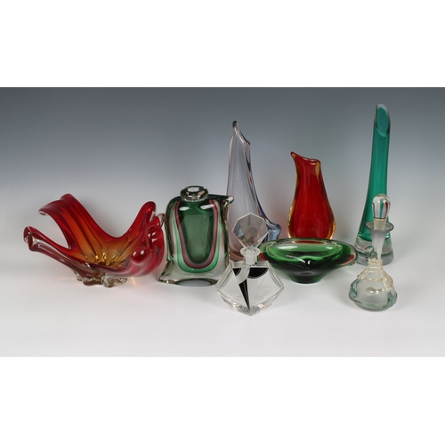 17 - A collection of Murano and other glass vases and dishes etc to include a Seguso tri-coloured free fl... 