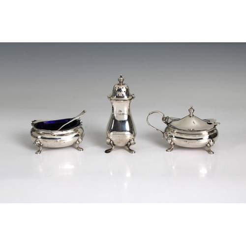 198 - A three piece silver cruet set Elkington & Co Ltd, Birmingham, 1927, comprising a pepper pot, open s... 