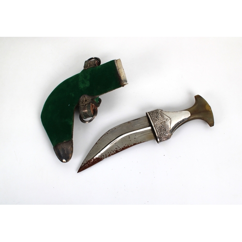 261 - An early 20th century Omani Khanjar dagger bearing the arms of the Sultanate of Oman steel blade, wa... 