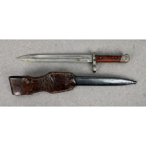 269 - An Austrian 1895 pattern Mannlicher bayonet 24cm fullered blade, stamped CE over WG, metal scabbard ... 