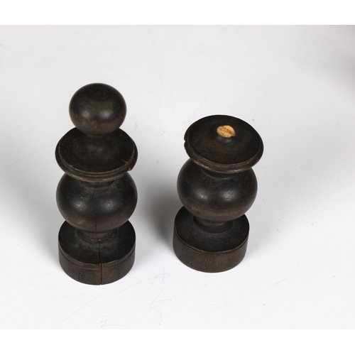 599 - A full set of chess pieces of turned wooden design, together with a boxed set of bone and ebony domi... 