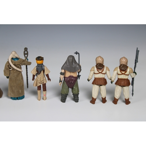 611 - STARWARS original vintage action figures and accessories A collection of original vintage STARWARS a... 