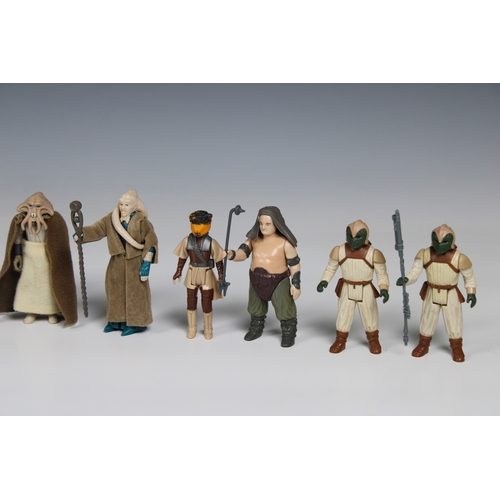 611 - STARWARS original vintage action figures and accessories A collection of original vintage STARWARS a... 