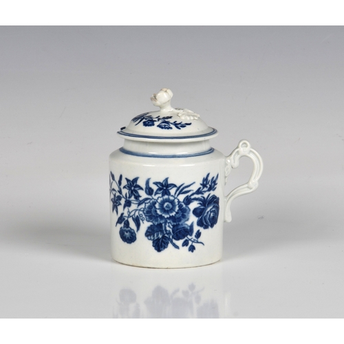 98 - A first period Worcester porcelain mustard pot and cover c.1770, blue and white decoration in the Th... 