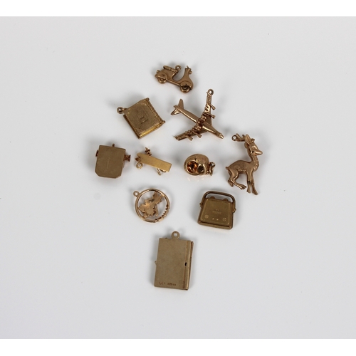 632 - A collection of gold charms comprising a set of skis, 18ct, 0.7g; Canada maple leaf, 14k, 1.3g, toge... 