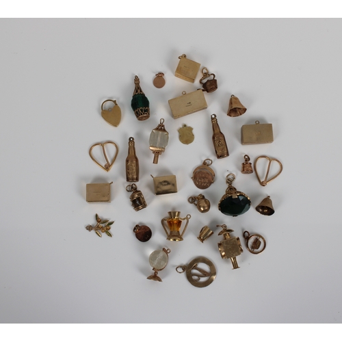 739 - A collection of 9ct gold charms to include lanterns, please break glass charms with banknotes behind... 