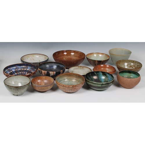 47 - Guernsey Studio pottery - Elizabeth Ann Macphail (1939-89) A collection of various bowls in various ... 