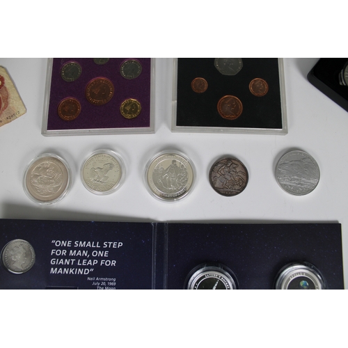 87 - A collection of various vintage and commemorative coinage comprising an 1891 silver Crown, Sixpences... 