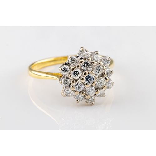 1049 - A diamond cluster ring in 18ct yellow gold, with a flowerhead of diamonds, ring size J «.