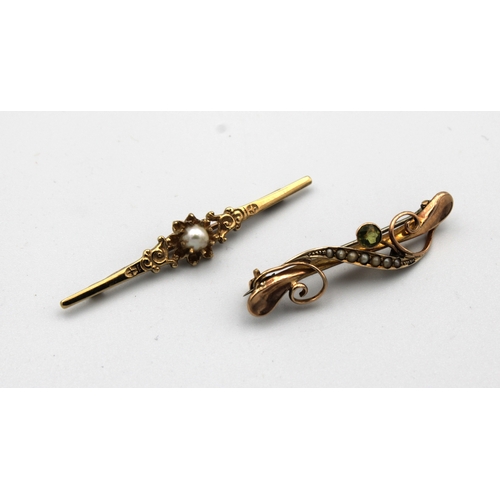 1056 - A 9ct gold peridot and seed pearl bar brooch together with an ornate seed pearl 9ct gold bar brooch.... 