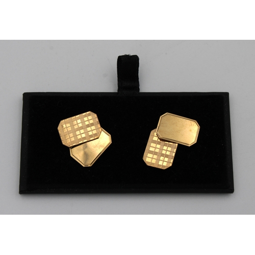 1098 - A pair of 9ct yellow gold chain cufflinks of rectangular form with canted corners, engine-turned des... 