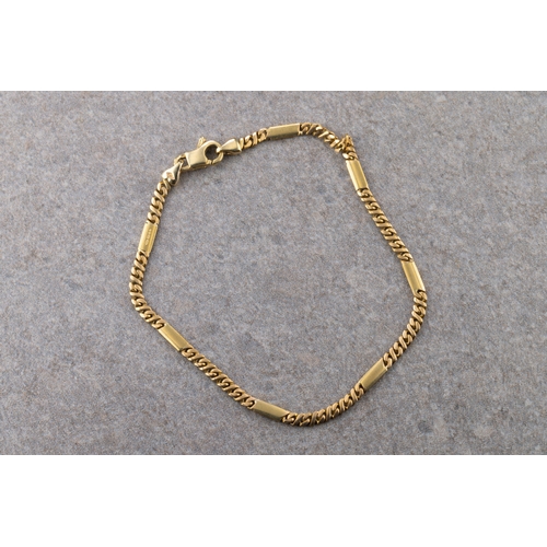 1103 - A 9ct yellow gold flat ling bracelet 19.8cm. long.