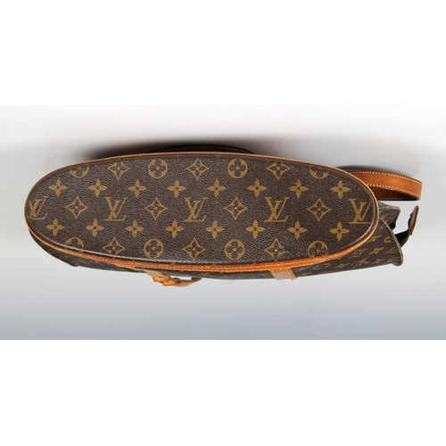 1299 - A Louis Vuitton shoulder bag 