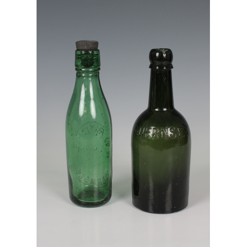 1391 - A Green R W Randall 1 pint beer bottle together with a « pint R W Randall beer / champagne bottle. (... 