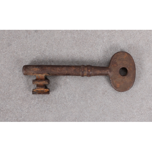 1462 - A substantial iron key reputedly from Newgate Street Prison, Jersey 16.5cm. long. Newgate Street Pri... 