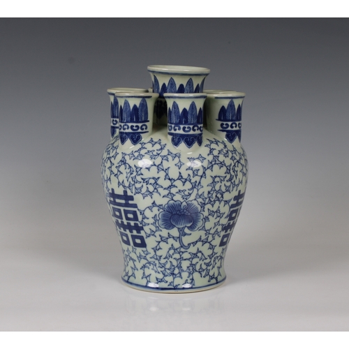 711 - A Chinese blue & white seven stem vase with blue four character seal mark to underside, 23.4cm. high... 