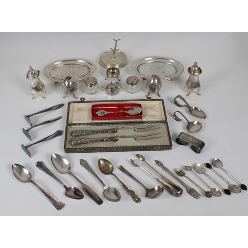 1033 - A collection of various silver & silver plate - to include a cased pair of silver plated pickle fork... 