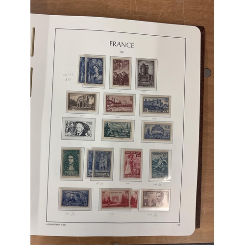 176 - Philately interest - A massive collection of Worldwide stamps contained in eleven binders / albums, ... 