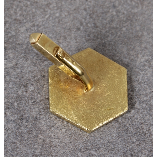 58 - A Deakin & Francis hexagonal 18ct yellow gold cufflink.