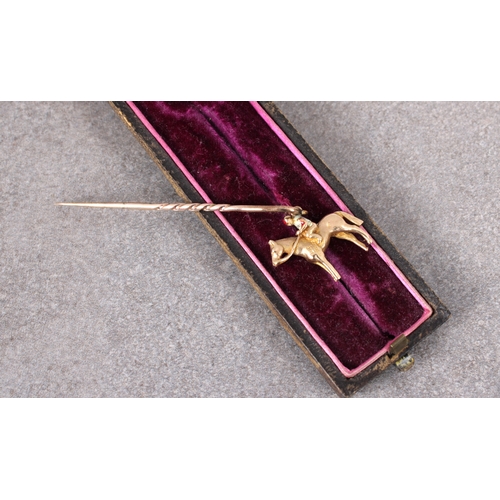 59 - Horse racing interest - A 9ct yellow gold tie pin with suspended horse & jockey in red & white ename... 