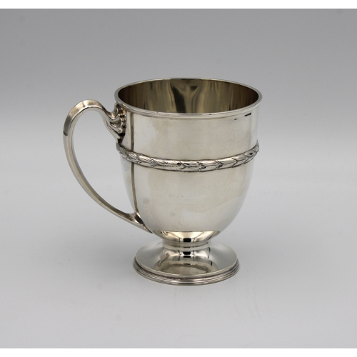 311 - A silver handled cupCooper Brothers & Sons Ltd, Sheffield, 1921, 9cm. high, weight 6.23 tr.oz.