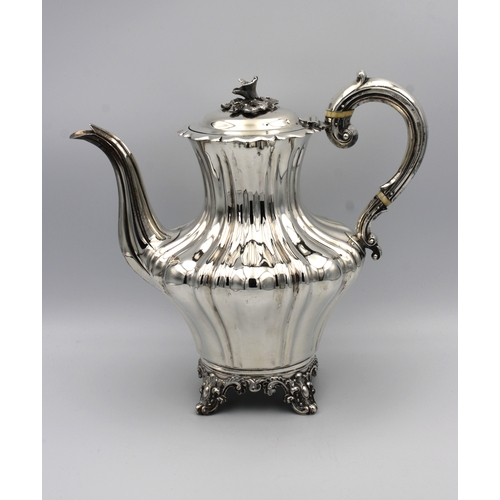 314 - An early Victorian silver teapotRichard Pearce & George Burrows, London, 1839, of good quality lobed... 