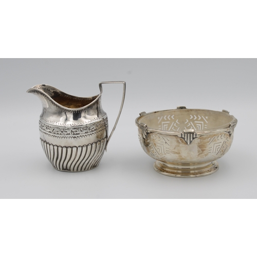 325 - A silver Art Deco design sugar bowlWalker & Hall, Sheffield, 1934, of circular form with pierced dec... 